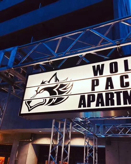 Wolf Pack Apartment 33 Ósaka