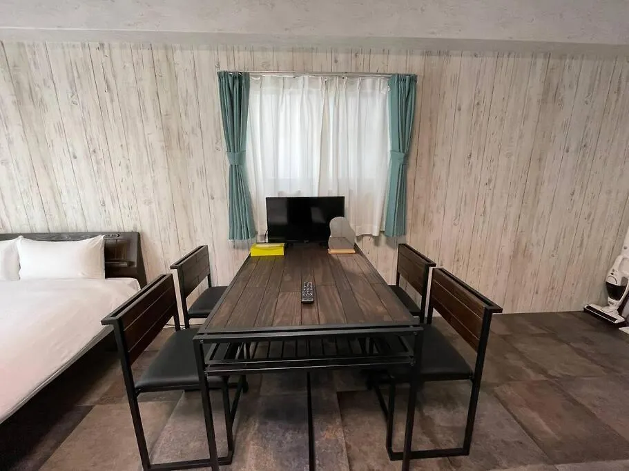 Wolf Pack Apartment 33 Ósaka